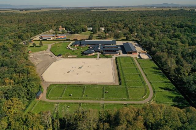 Luxuriöser pferdeanlage, 20 minuten von basel entfernt