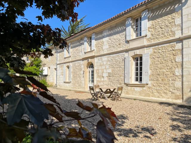 Propriété equestre sur 10 hectares et maison en pierre