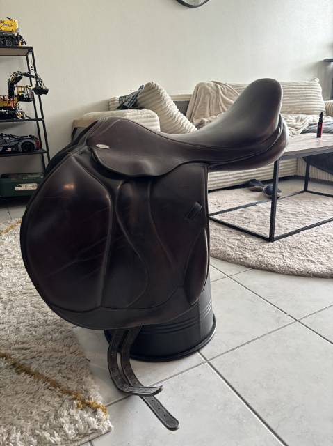 Selle d equitation  time rider mono quartier   taille 18p