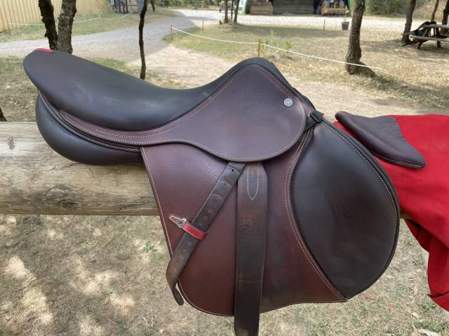 Selle équipe 17 pouces excellent etat