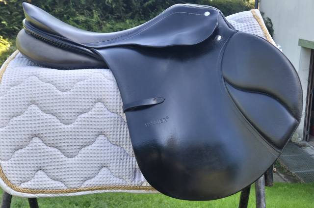 Vends selle obstacle passier-marcus hening, 17 pouces