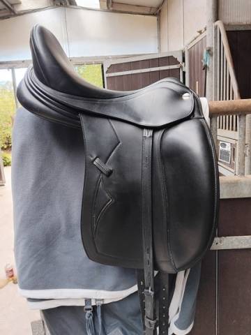 Selle erreplus modèle impulse + étrivières