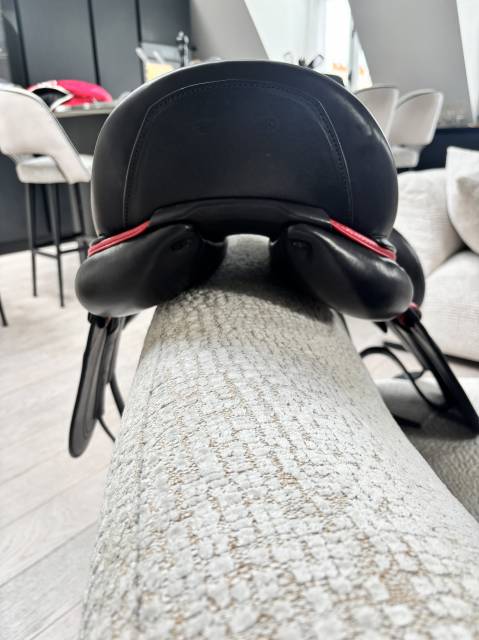 Selle dressage  cwd 18’´noire neuve 