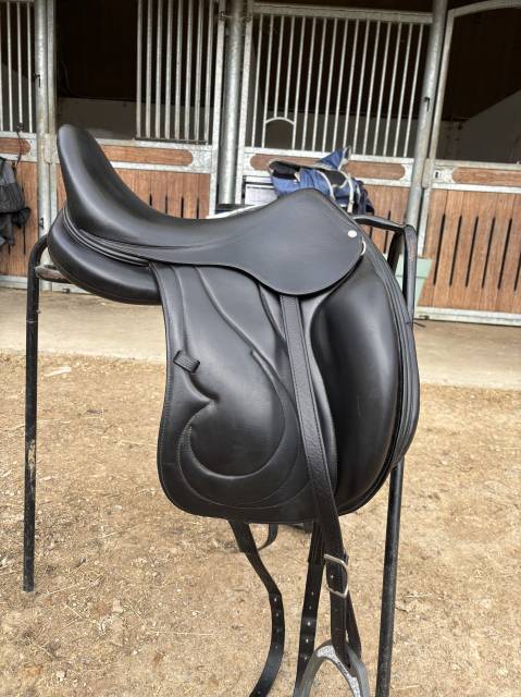 Selle de dressage antares