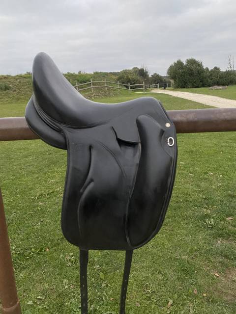 Selle de dressage devoucoux 