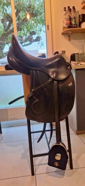 Selle de dressage antares signature 17.5