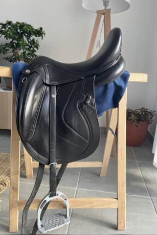 Urgent selle de dressage cwd