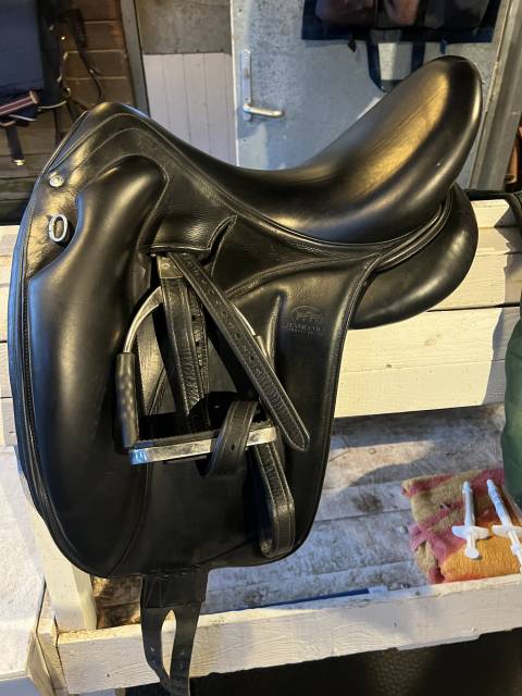Selle de dressage devoucoux top état 