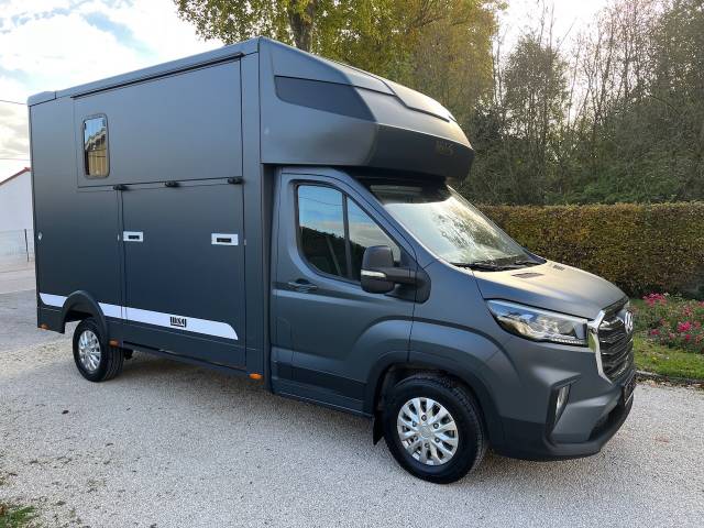 Maxus deliver 9 luxury msg stallion light