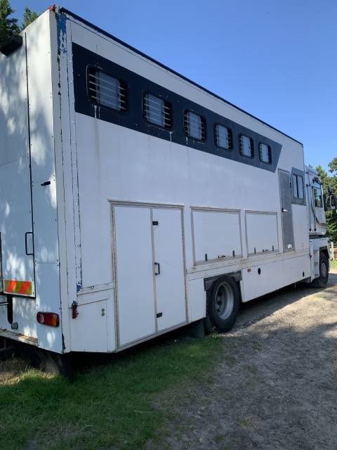 Renault magnum 7/8 places home car