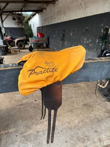 ! urgent ! selle practice butet marron 