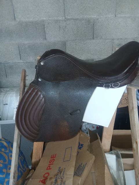 Selle appollo first 18 pouces couleur chocolat 