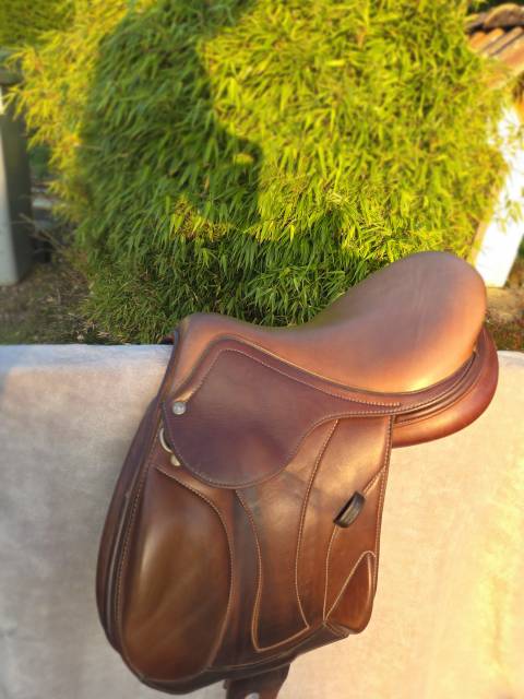 Selle monoquartier 15,5 antares avec housse