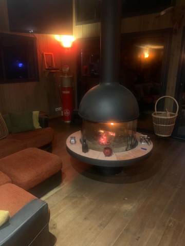 Belle maison en bois avec dependances