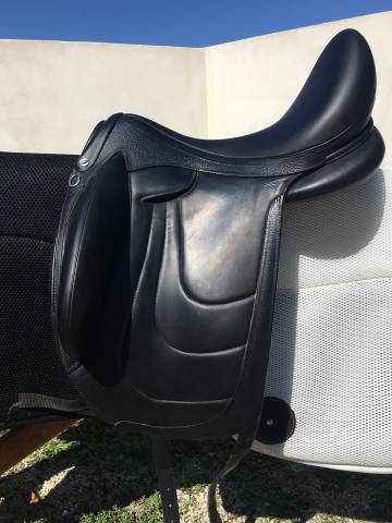 Selle de dressage devoucoux 17,5