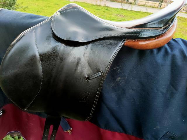 Selle forestier modèle diane 17 pouces