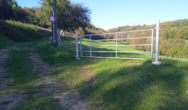 Place au pré pour cheval  à cour-et-buis