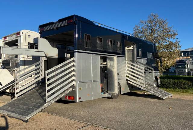 Camion mercedes 1228 - 5 chevaux - appartement