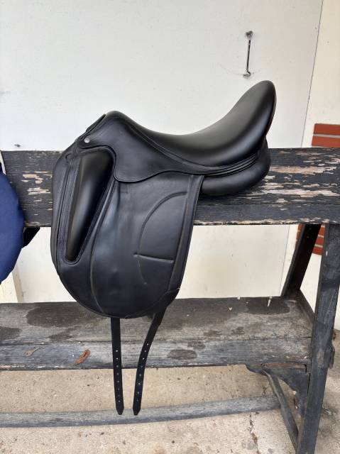 Selle de dressage arion 2023 18 pouces
