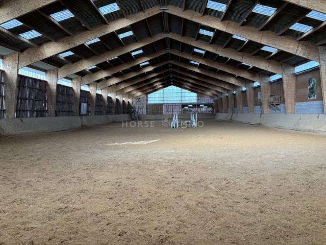 Centre équestre opérationnel - 15 ha à proximité de nantes