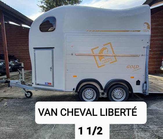 Van cheval liberté sellerie+mangeoire 1,5 place