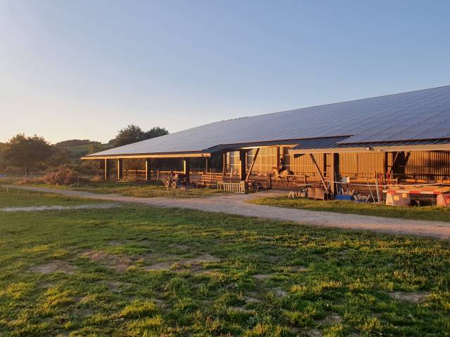 Pension pré ou paddock/box