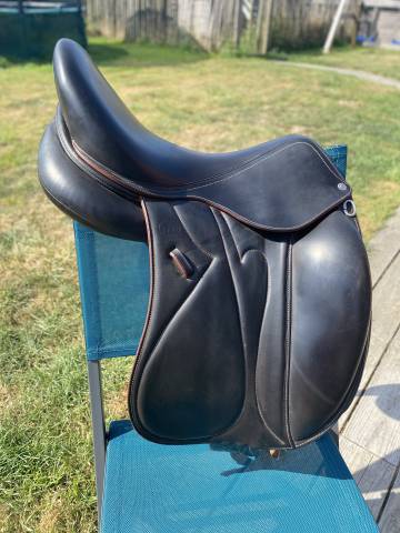 Selle de dressage devoucoux