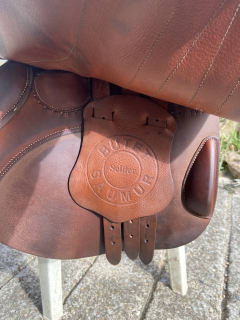 Vends selle butet doublée veau de 2021 taille 17 