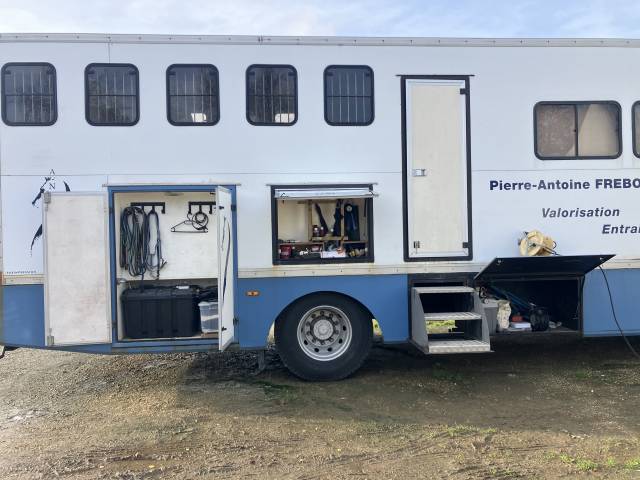 Camion chevaux pl 5/6 places 