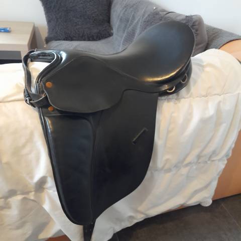 Vends selle dressage wembley 17