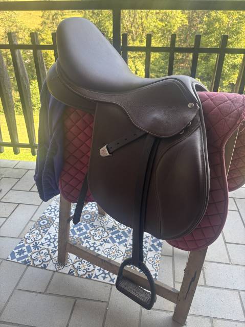 Selle bates 17’ - quasiment neuve 