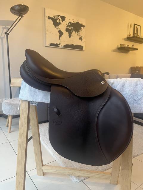 Selle cwd 2018 modèle se01 siège plat taille 17,5