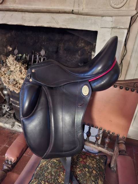 Selle de dressage 