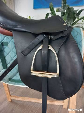 Selle mixte forestier 16.5 pouces noire 