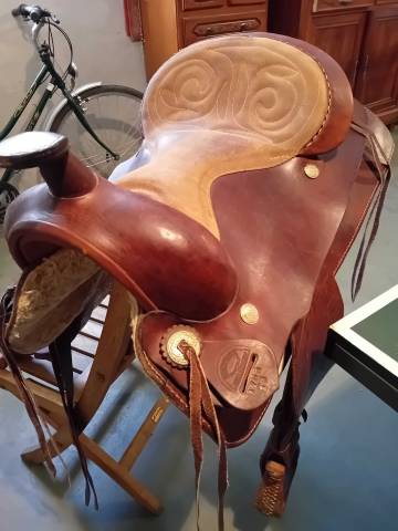 Selle western peu servie