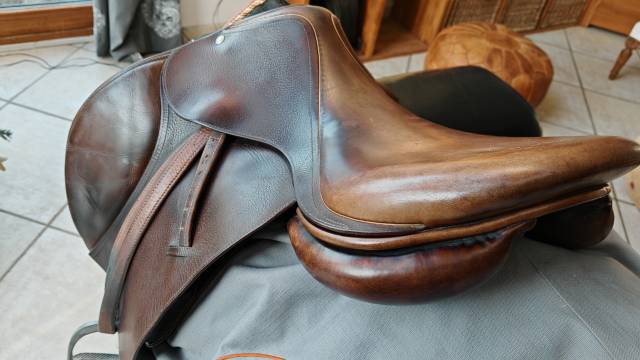 Selle childeric 18 pouces