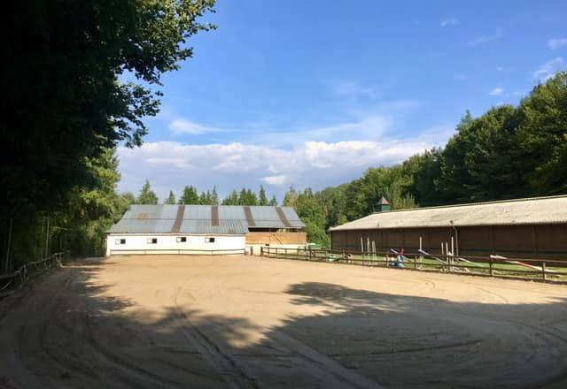 Ecurie et maison d'habitation dans l'aisne proche 77/60
