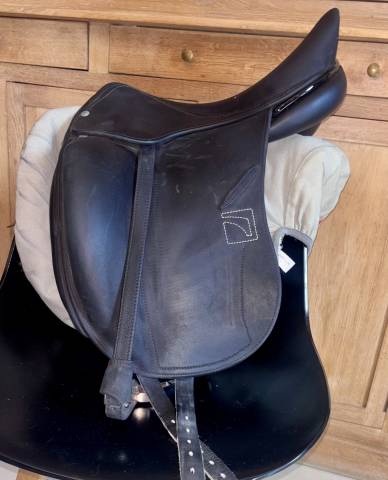 Selle dressage childéric noire