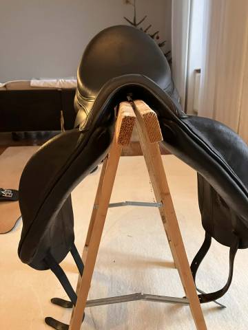Selle de dressage forestier aachen 17,5