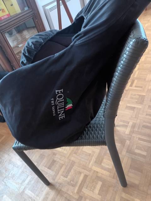 Vends selle de saut equiline marghe taille 18 pouces 