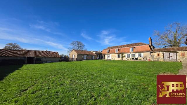 Ancien monastere de 214 m2 sur 50 ha - idéal élevage chevaux -