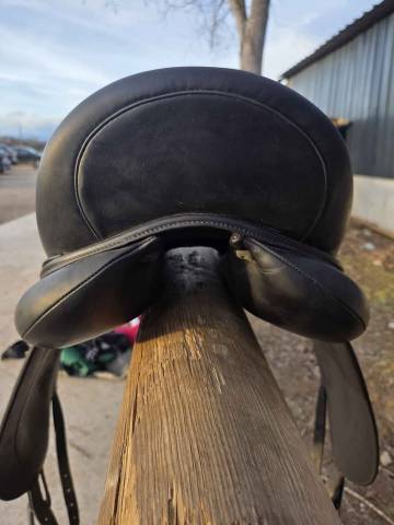 Selle dressage devoucoux 17,5