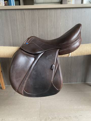 Stübben aviator jumping saddle – 17.5”