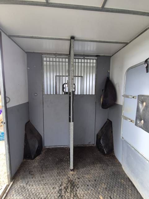 Camion chevaux 2 places