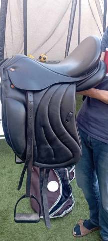 Selle de dressage en cuir eric thomas