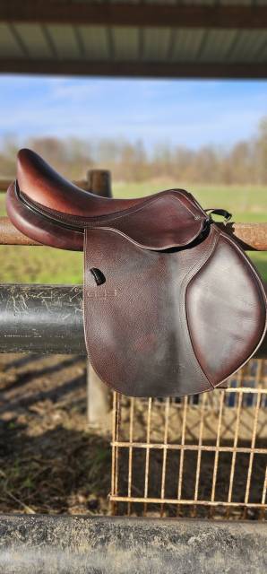 Selle gbs de 2021 taille 17,5 couleur chocolat