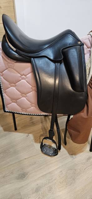 Superbe selle de dressage aulion 16.5