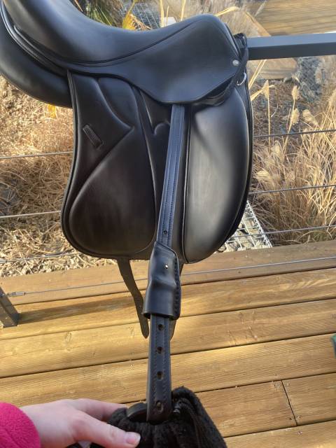 Selle de dressage devoucoux