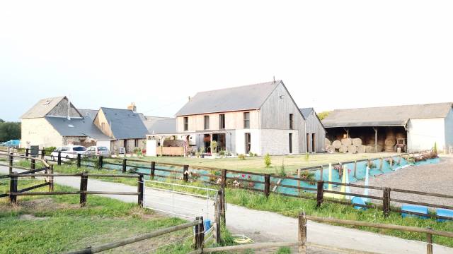 Haras avec box, paddocks,piste et  maison neuve 