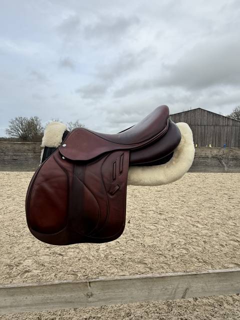 Selle devoucoux taille 17,5 